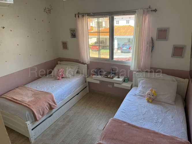 Se Vende Casa en Versalles LA26-1882