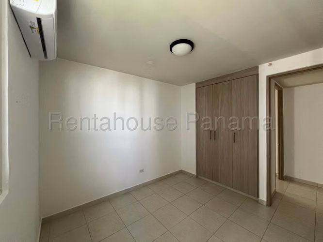 Se Vende Apartamento en Versalles LA26-4306