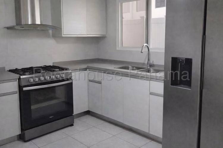Venta de Casa en Brisas del Golf MPS26-7354