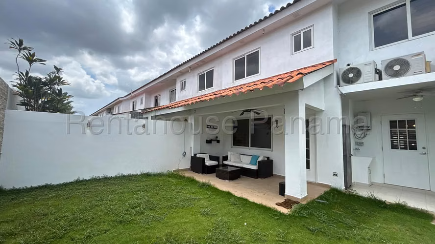 Venta de casa amplia y acogedora con excelente ambiente