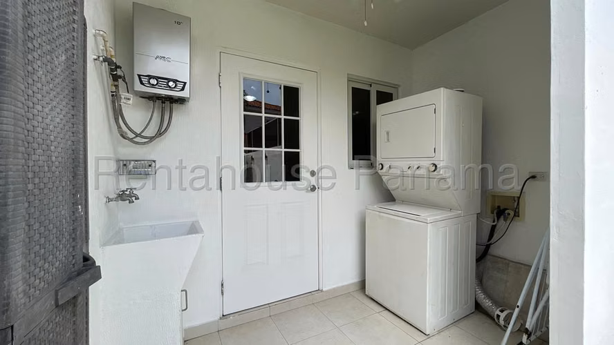 Venta de casa amplia y acogedora con excelente ambiente