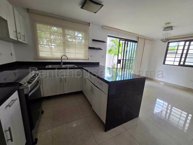VENTA DE CASA EN SUMMER VILLAGE MILLA 8 HQ