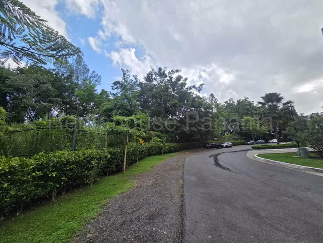VENTA DE TERRENO EN TERRENO N-2 ALBROOK HQ