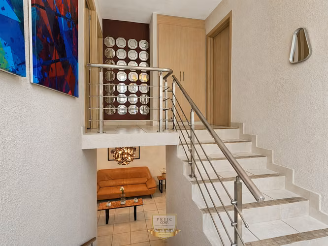 Casa Remodelada y Amoblada en Venta en Brisas Norte PH Victoria, Brisas del Golf