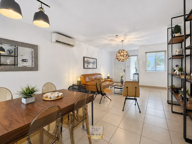 Casa Remodelada y Amoblada en Venta en Brisas Norte PH Victoria, Brisas del Golf