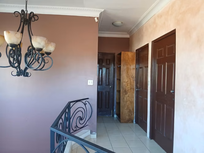 Se vende hermosa casa de 2 plantas en la mejor zona de David Terronal - Imagen 18