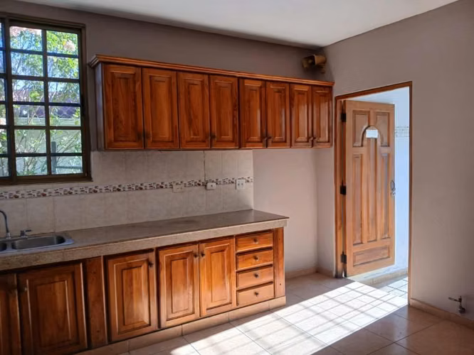 Se vende hermosa casa de 2 plantas en la mejor zona de David Terronal - Imagen 2