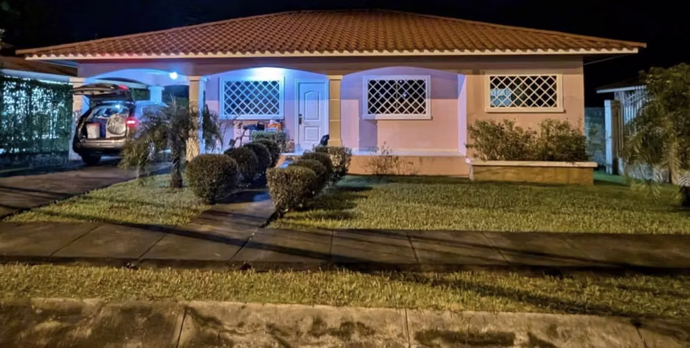 REMATE!! CASA EN VENTA EN RESIDENCIAL CÉNTRICO DE DAVID