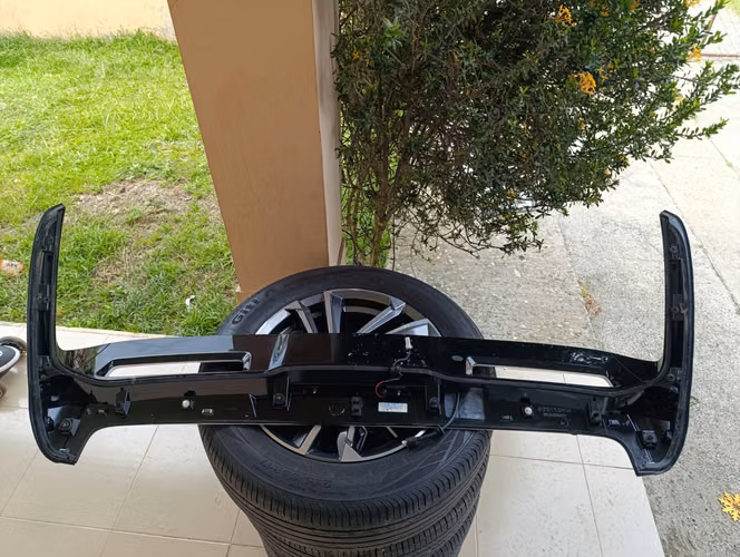 Spoiler Geely Coolray