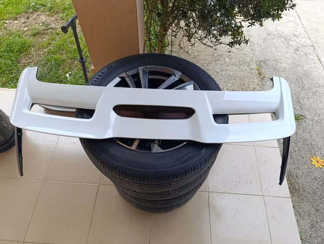 Spoiler Geely Coolray