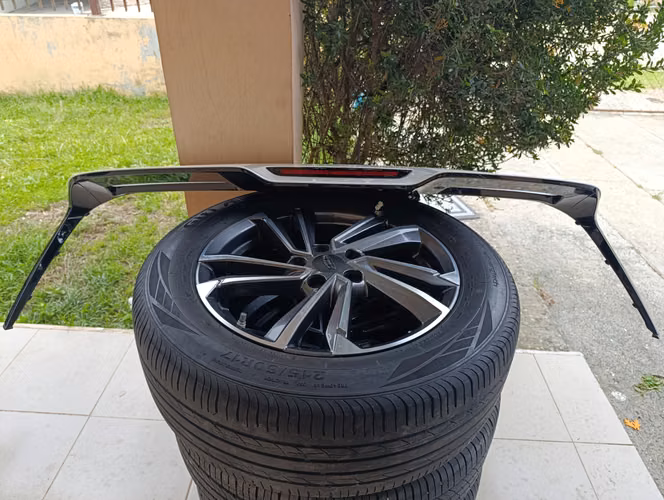 Spoiler Geely Coolray