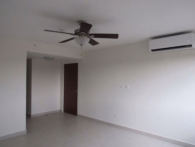 Venta de Apartamento en PH Midrise, Woodlands - Imagen 5