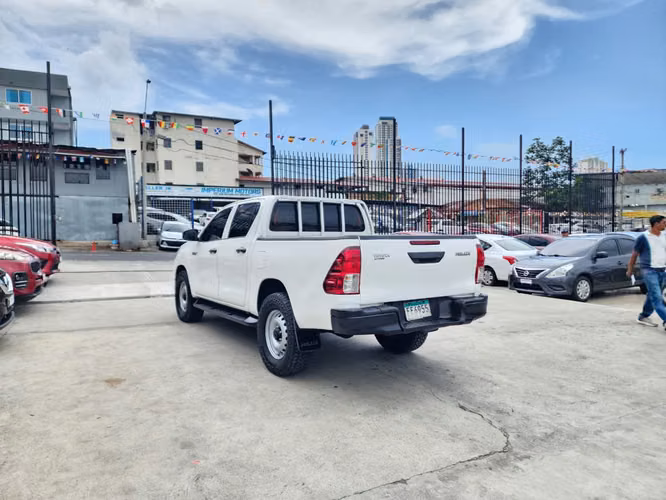 Toyota Hilux 2023 - Imagen 4