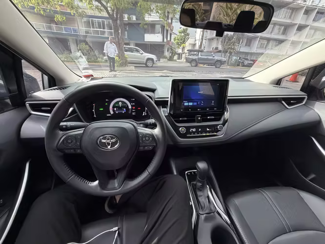 Toyota Corolla Hybrid 2024 | 20,000 km | Impecable | Económico y Full Seguridad Negociable - Imagen 9