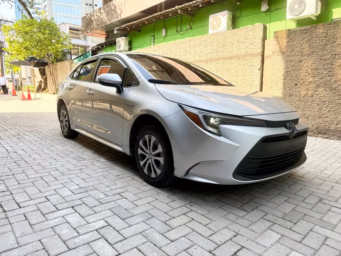 Toyota Corolla Hybrid 2024 | 23,000 km | Impecable | Económico y Full Seguridad Negociable - Imagen 2