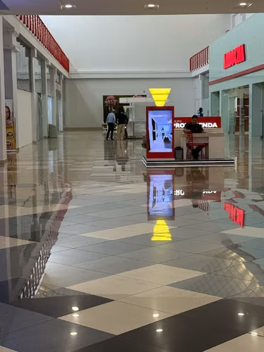 Alquiler de Local Comercial en Westland Mall, 135m²
