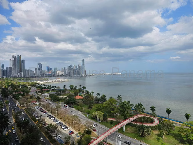 Apartamento en Avenida Balboa PH H2O hermosas vistas 26EPP6150