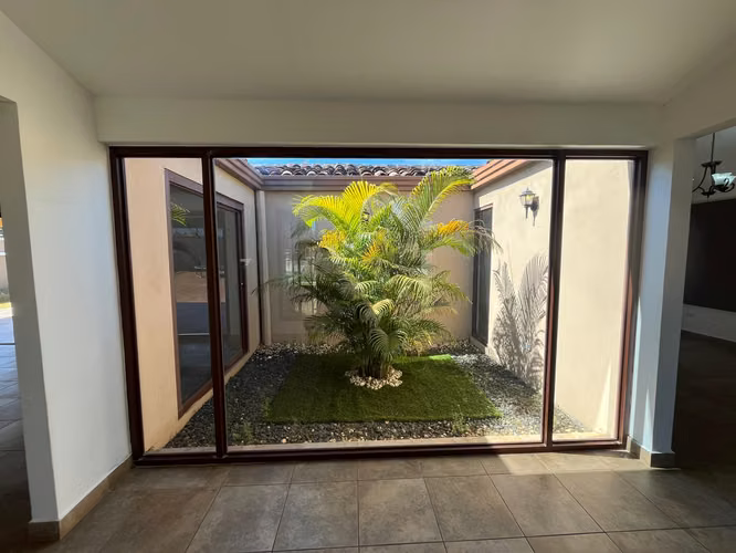 Casa Esquinera en Venta en Chitré – Residencial Cubita | 3 Recámaras con Baños | $365,000