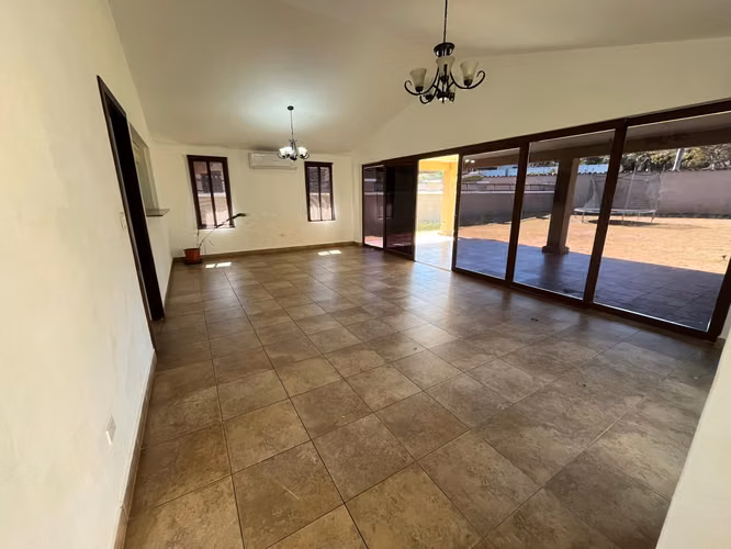 Casa Esquinera en Venta en Chitré – Residencial Cubita | 3 Recámaras con Baños | $365,000