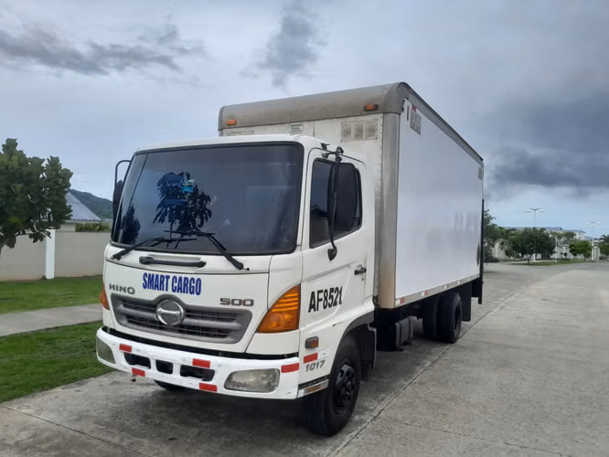 CAMION HINO 500
