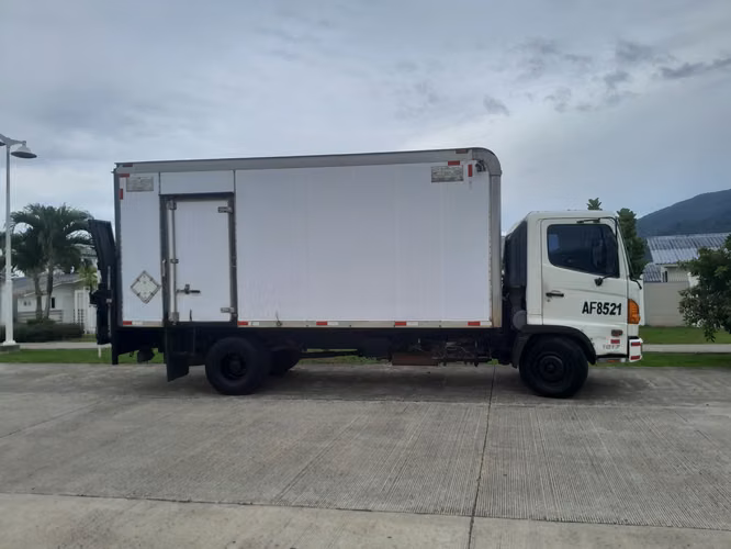 CAMION HINO 500