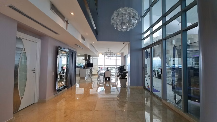 Apartamento con Piscina Privada en Avenida Balboa 21EPP11192