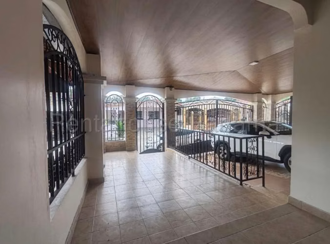 Casa en Brisas del Golf | 3 Recámaras, Den Familiar y Amplia Terraza Cerca de Todo 26MGO4361 - Imagen 3