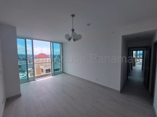 Apartamento en Alquiler en Obarrio. PH URBANA. 26LDC9084