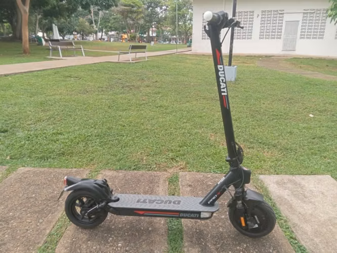 SCOOTER DUCATI PRO II muy poco uso **Aproveche**