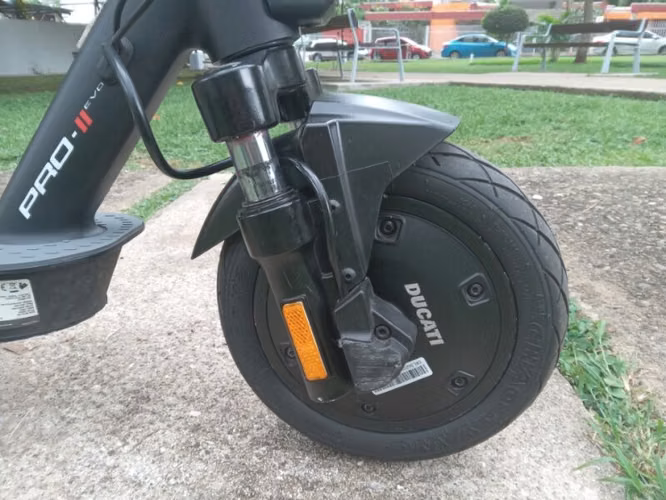SCOOTER DUCATI PRO II muy poco uso **Aproveche**