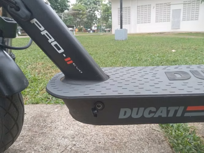 SCOOTER DUCATI PRO II muy poco uso **Aproveche**