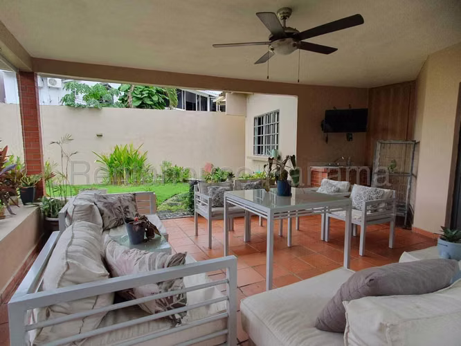 Vendo Casa de 408 m² en Reparto Nuevo Panama 26-8746GG