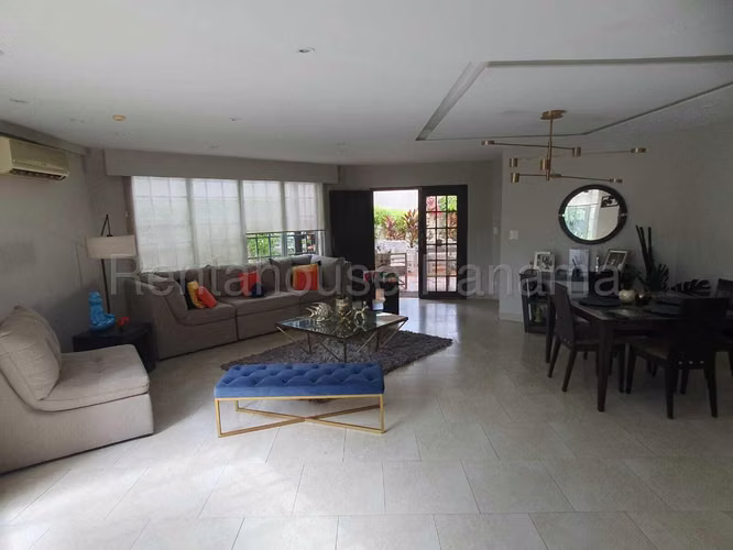 Vendo Casa de 408 m² en Reparto Nuevo Panama 26-8746GG