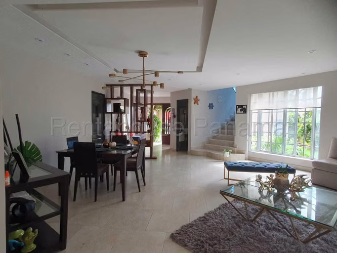 Vendo Casa de 408 m² en Reparto Nuevo Panama 26-8746GG