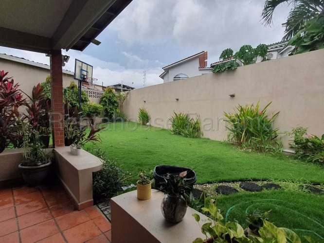 Vendo Casa de 408 m² en Reparto Nuevo Panama 26-8746GG