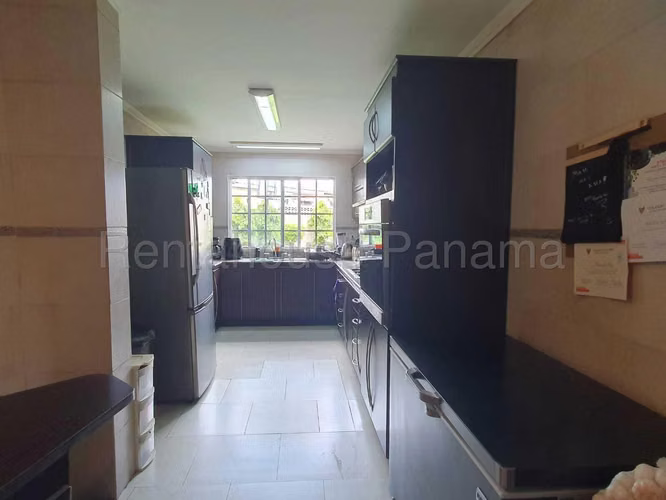 Vendo Casa de 408 m² en Reparto Nuevo Panama 26-8746GG