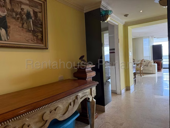 Vendo Apartamento de 280 m² en PH Los Delfines, Avenida Balboa 26-6158GG
