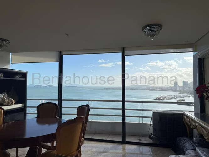 Vendo Apartamento de 280 m² en PH Los Delfines, Avenida Balboa 26-6158GG