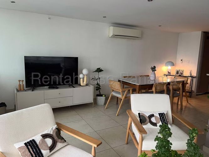 Alquiler de apartamento en Costa del Este AK