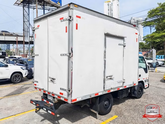 ISUZU QMR 2014
