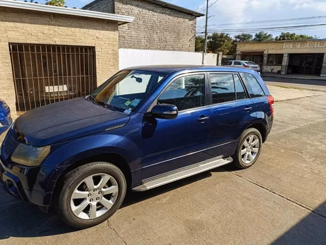 Suzuki Grand Vitara 2010 automática 4x4, excelente para ciudad y aventura - Imagen 4