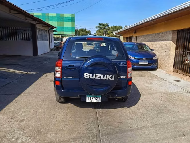 Suzuki Grand Vitara 2010 automática 4x4, excelente para ciudad y aventura - Imagen 2