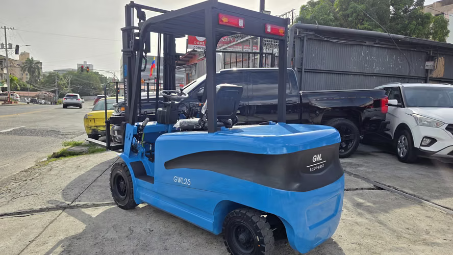 MONTACARGA ELÉCTRICA INDUSTRIAL 2.5T, SIDE SHIFTER INCLUIDO, AÑO 2027