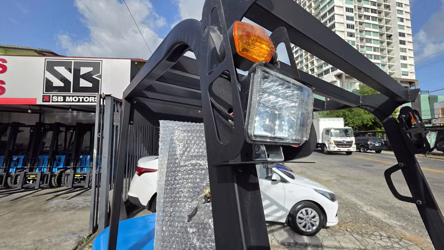 MONTACARGA ELÉCTRICA INDUSTRIAL 2.5T, SIDE SHIFTER INCLUIDO, AÑO 2027