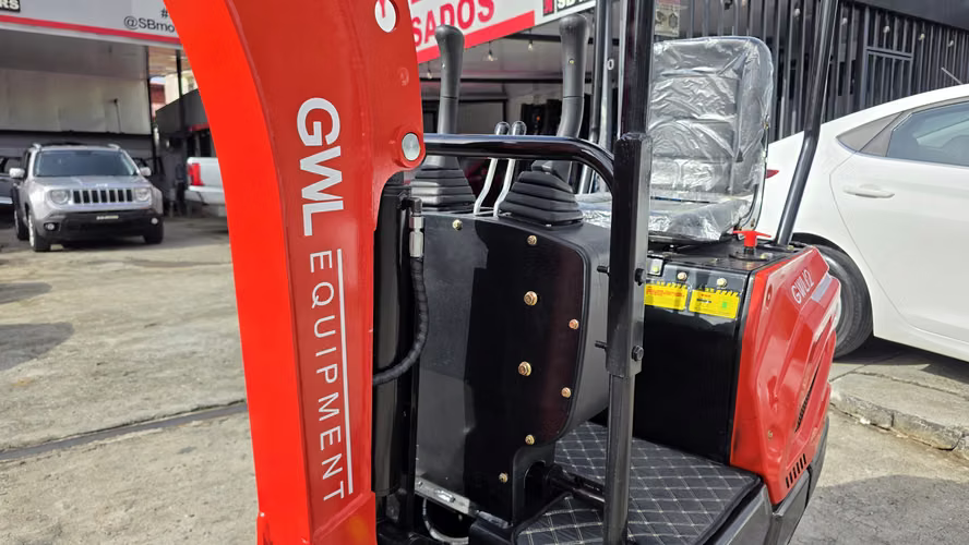 MINI EXCAVADORA DIÉSEL INDUSTRIAL 1.2T, AÑO 2027