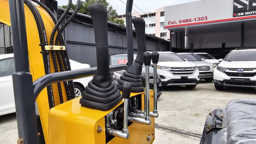 MINI EXCAVADORA DIÉSEL INDUSTRIAL 1.2T, AÑO 2026
