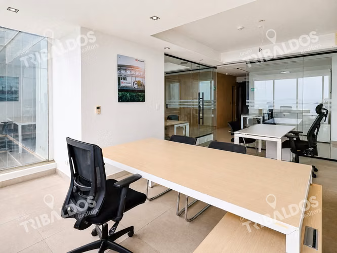 Venta de oficina AMOBLADA en BICSA Financial Center en Ave. Balboa