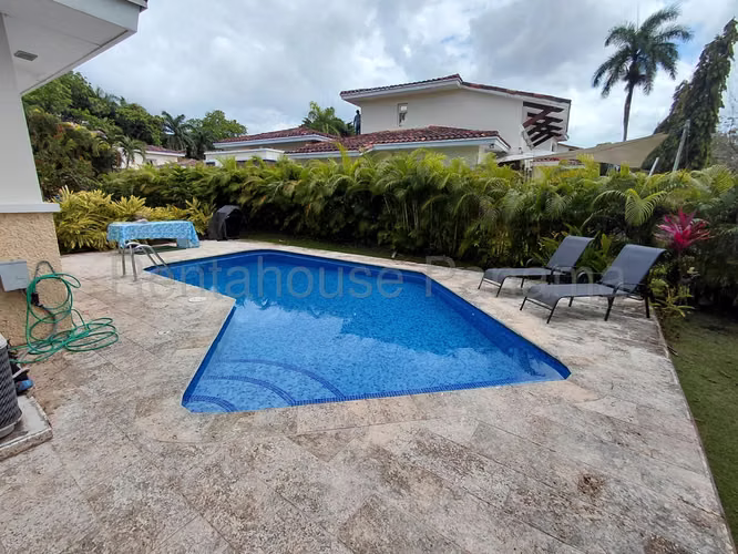 Vendo Casa de 712 m² en PH Tucan Country Cl, Cocolí 26-5187GG