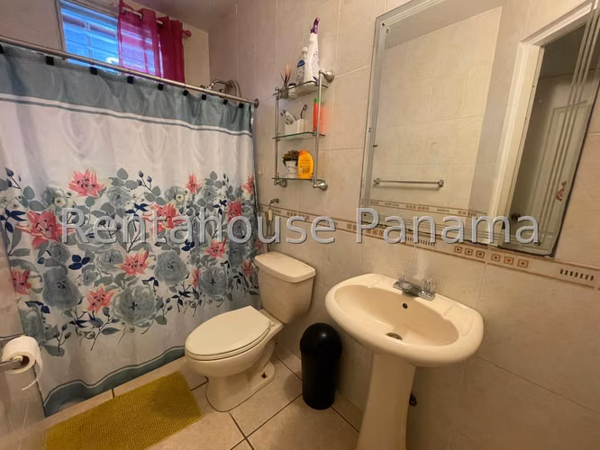 Vendo Casa de 262 m² en Brisas Del Golf 25-3602GG