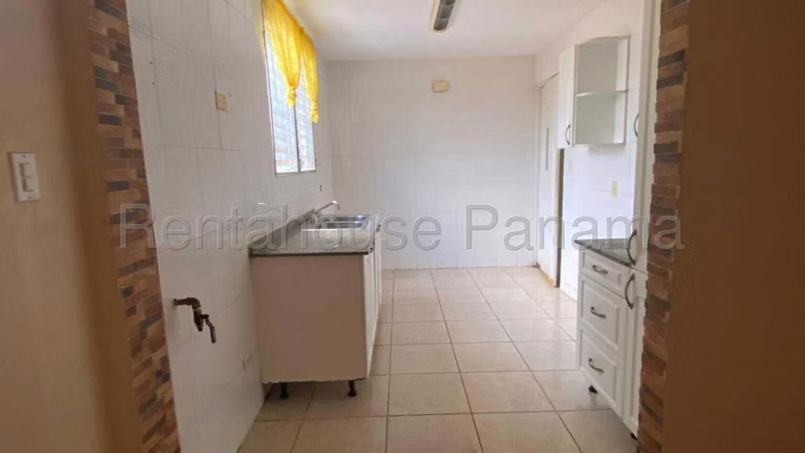 Vendo Casa de 262 m² en Brisas Del Golf 25-3602GG